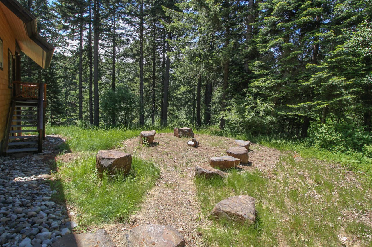 Elk Meadows Escape 2 BD Vacation Rental in Cle Elum, WA Vacasa