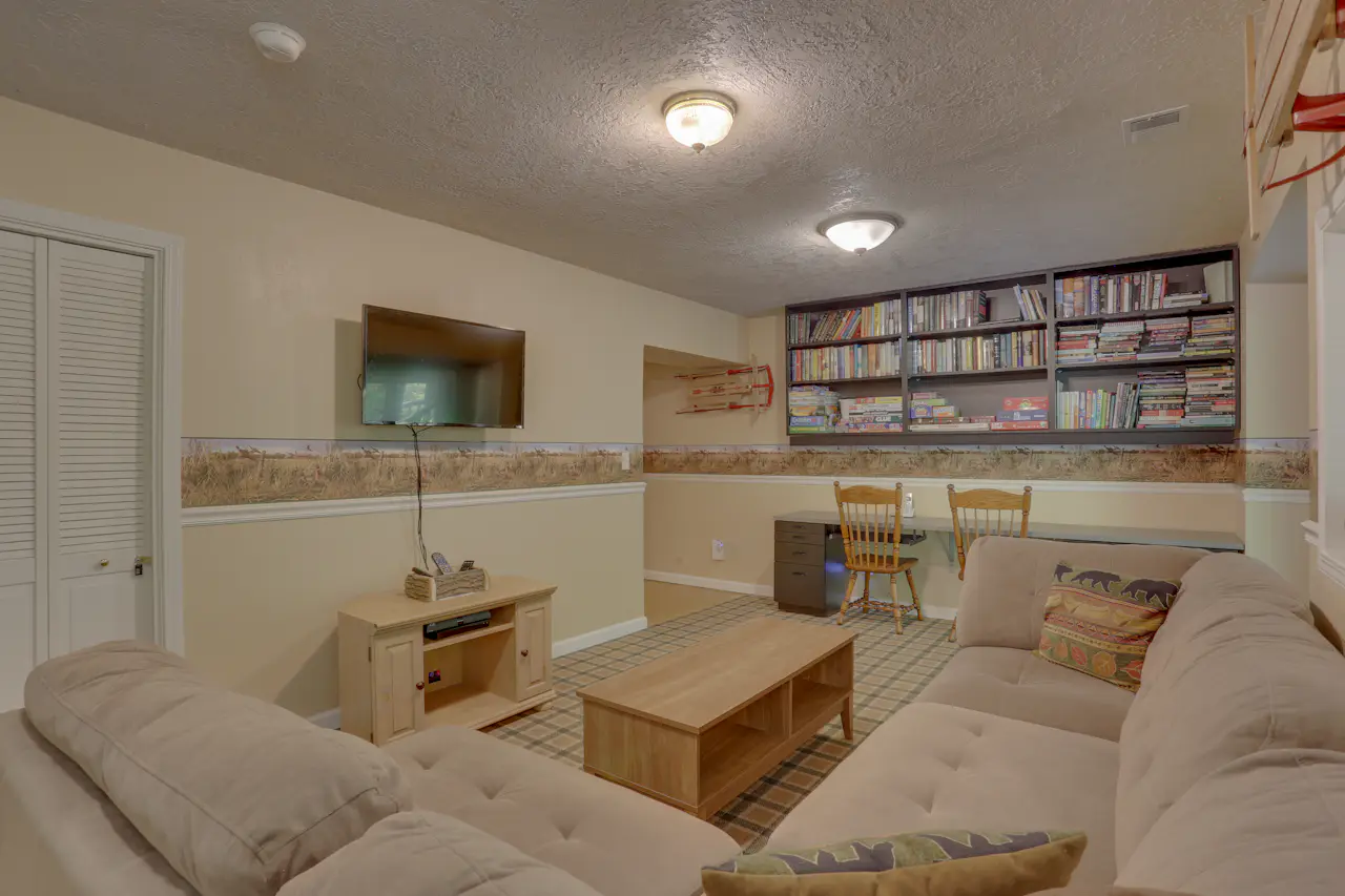 Barlow Creekside Lodge 3 BD Vacation Rental in Rhododendron, OR Vacasa