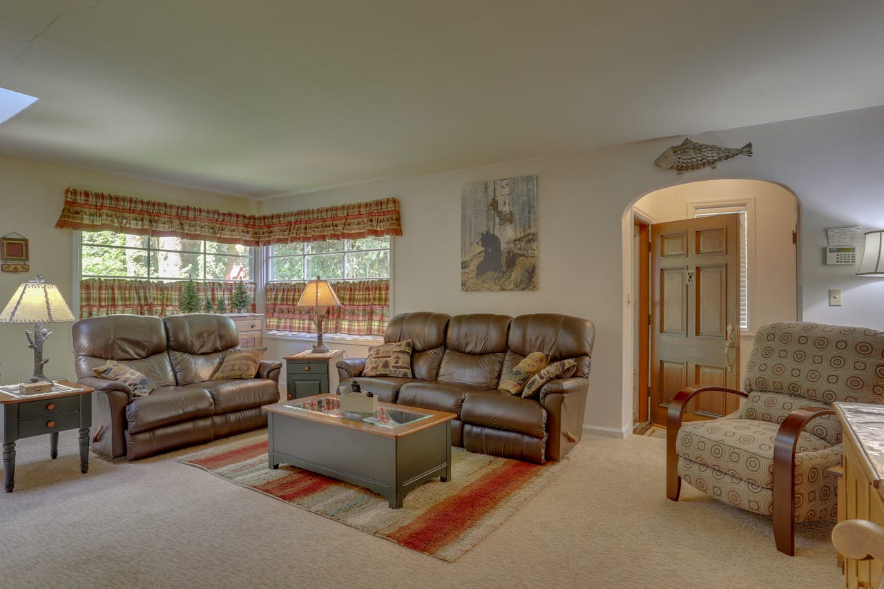 Barlow Creekside Lodge 3 BD Vacation Rental in Rhododendron, OR Vacasa