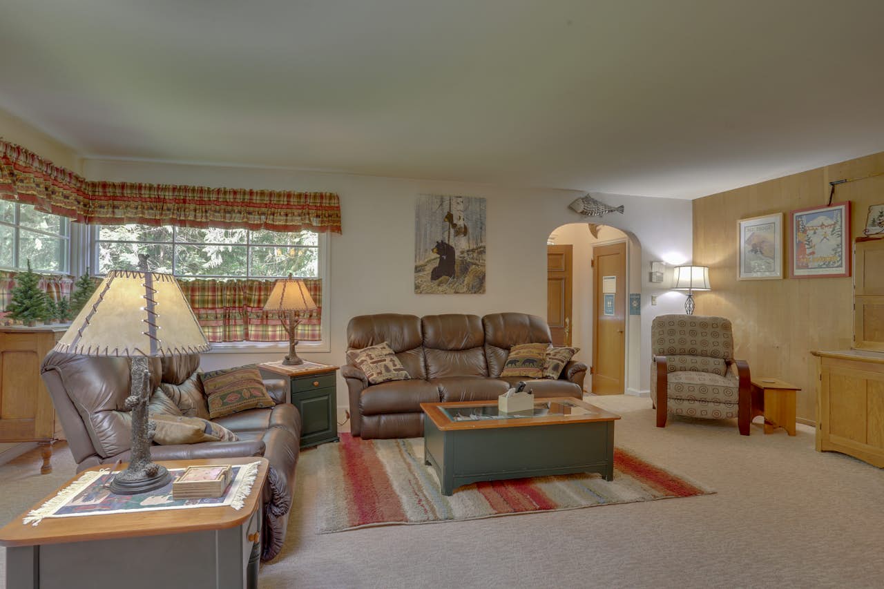 Barlow Creekside Lodge 3 BD Vacation Rental in Rhododendron, OR Vacasa