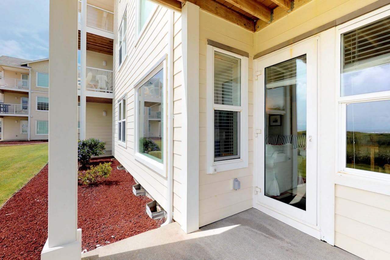 Family Beach Condo 2 BD Westport, WA Vacation Rental Vacasa