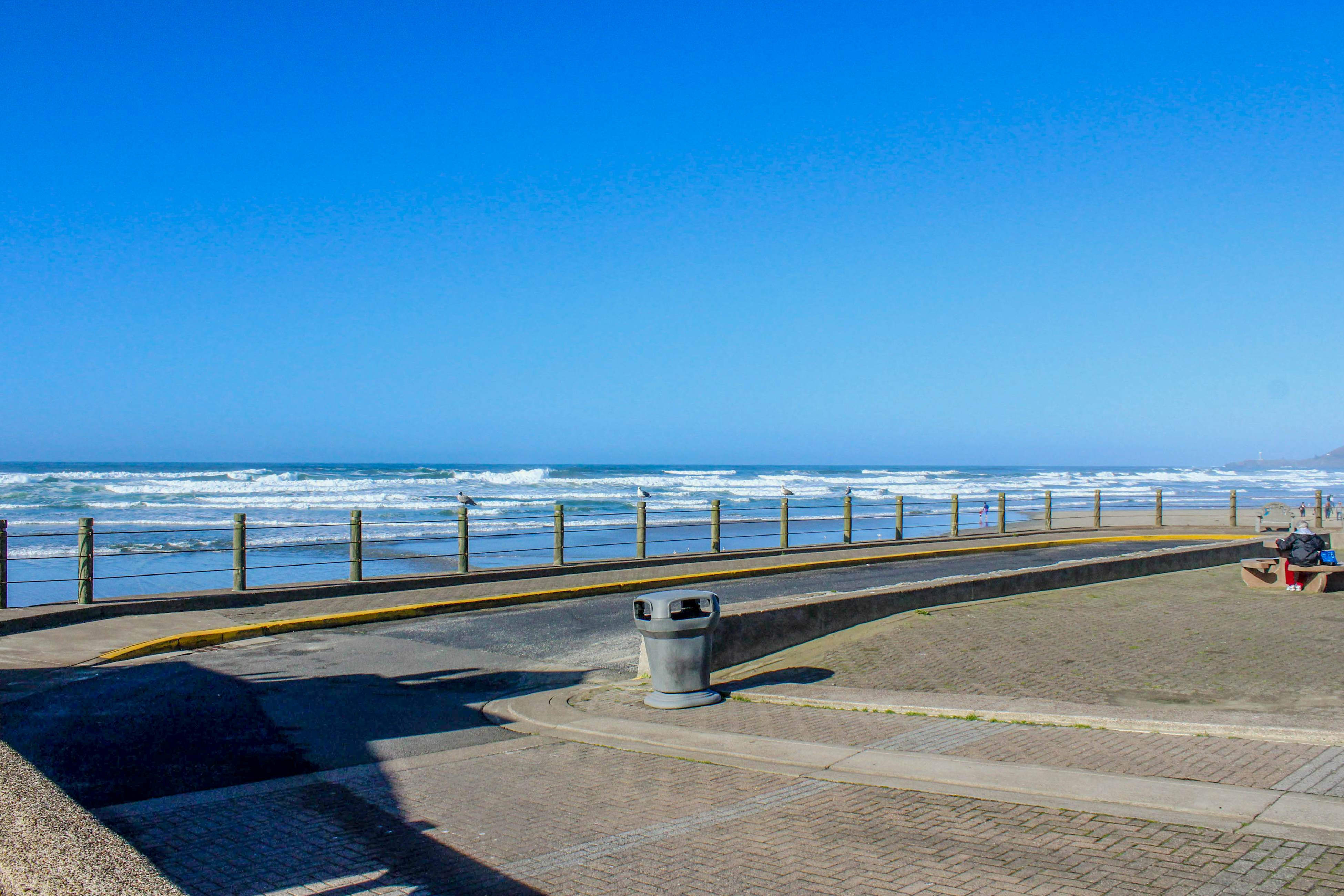 Nye Beach Lighthouse Vista