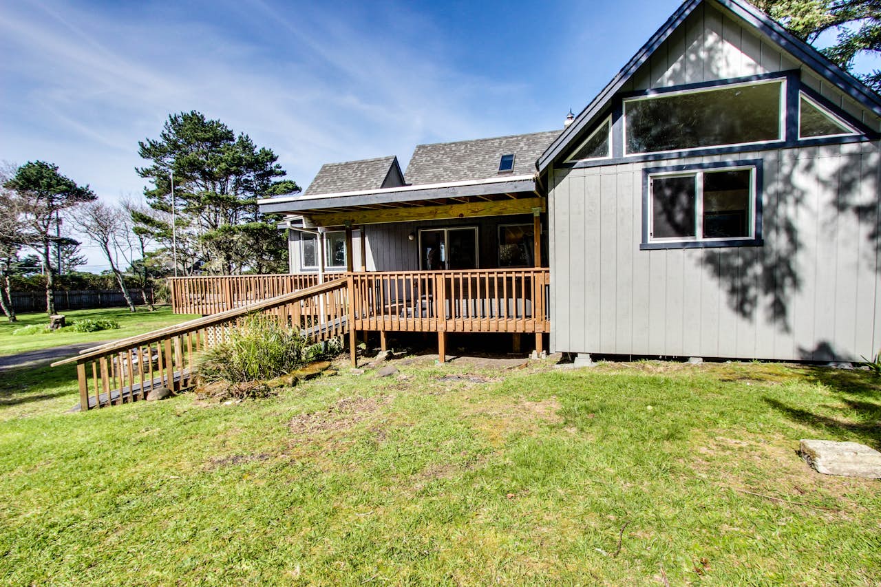 HATS House 3 BD Vacation Rental in Coos Bay, OR Vacasa