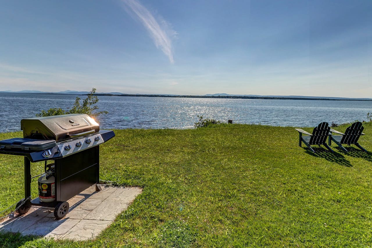 Vancies Cottage 2 BD Vacation Rental in Grand Isle, VT Vacasa