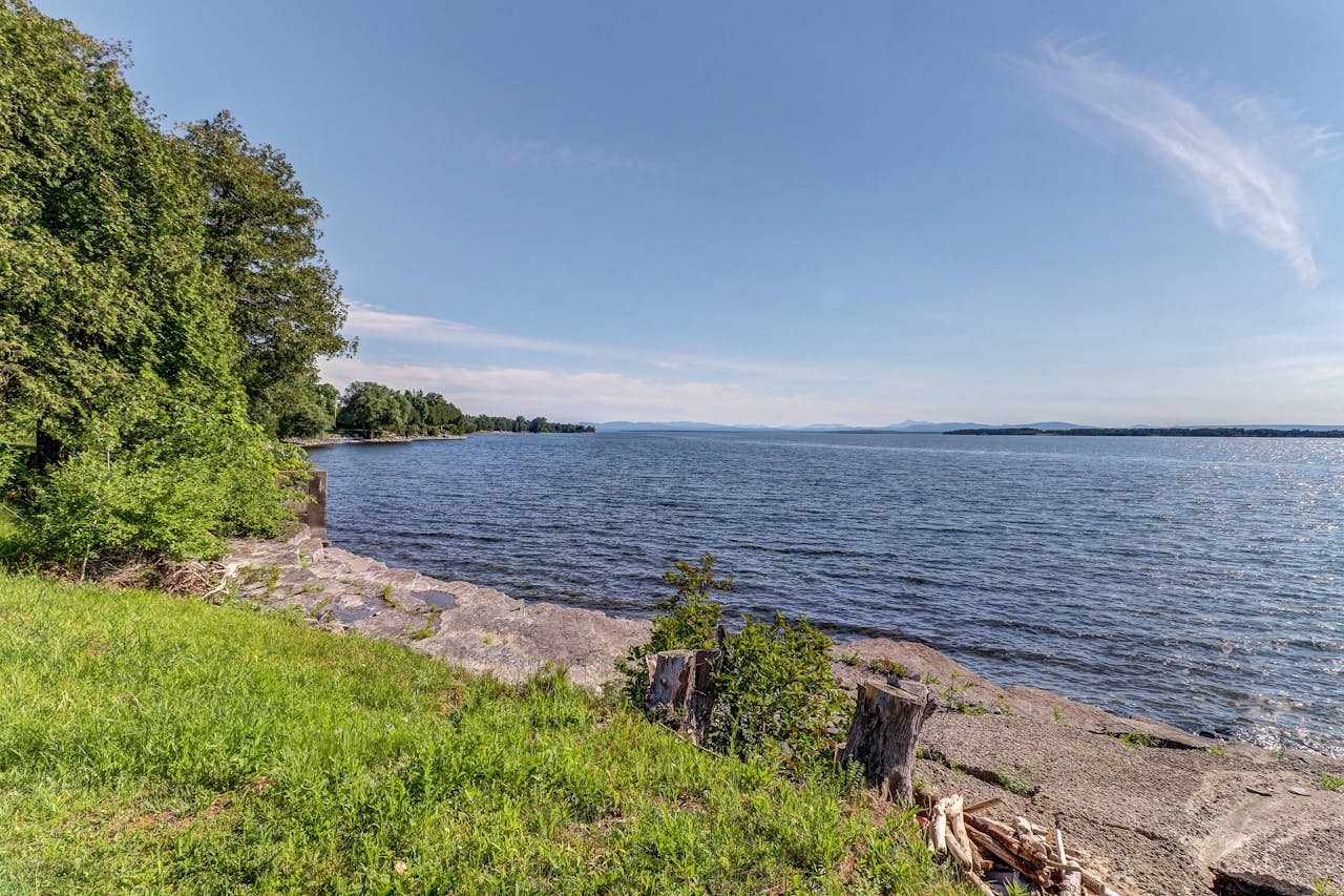 Vancies Cottage 2 BD Vacation Rental in Grand Isle, VT Vacasa