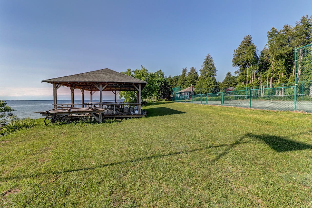 Vancies Cottage 2 BD Vacation Rental in Grand Isle, VT Vacasa