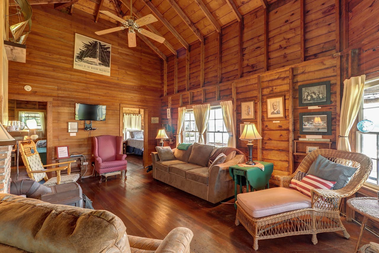 Vancies Cottage 2 BD Vacation Rental in Grand Isle, VT Vacasa