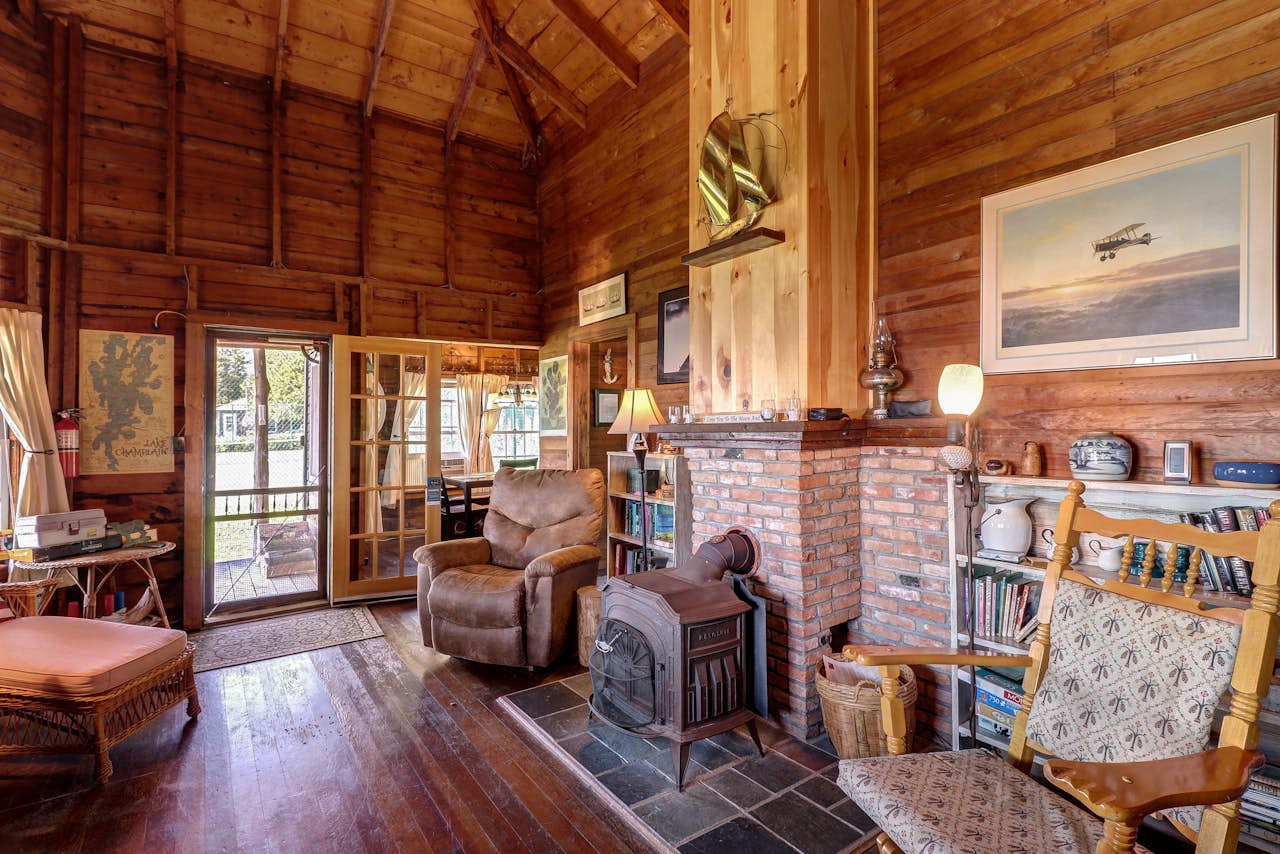 Vancies Cottage 2 BD Vacation Rental in Grand Isle, VT Vacasa