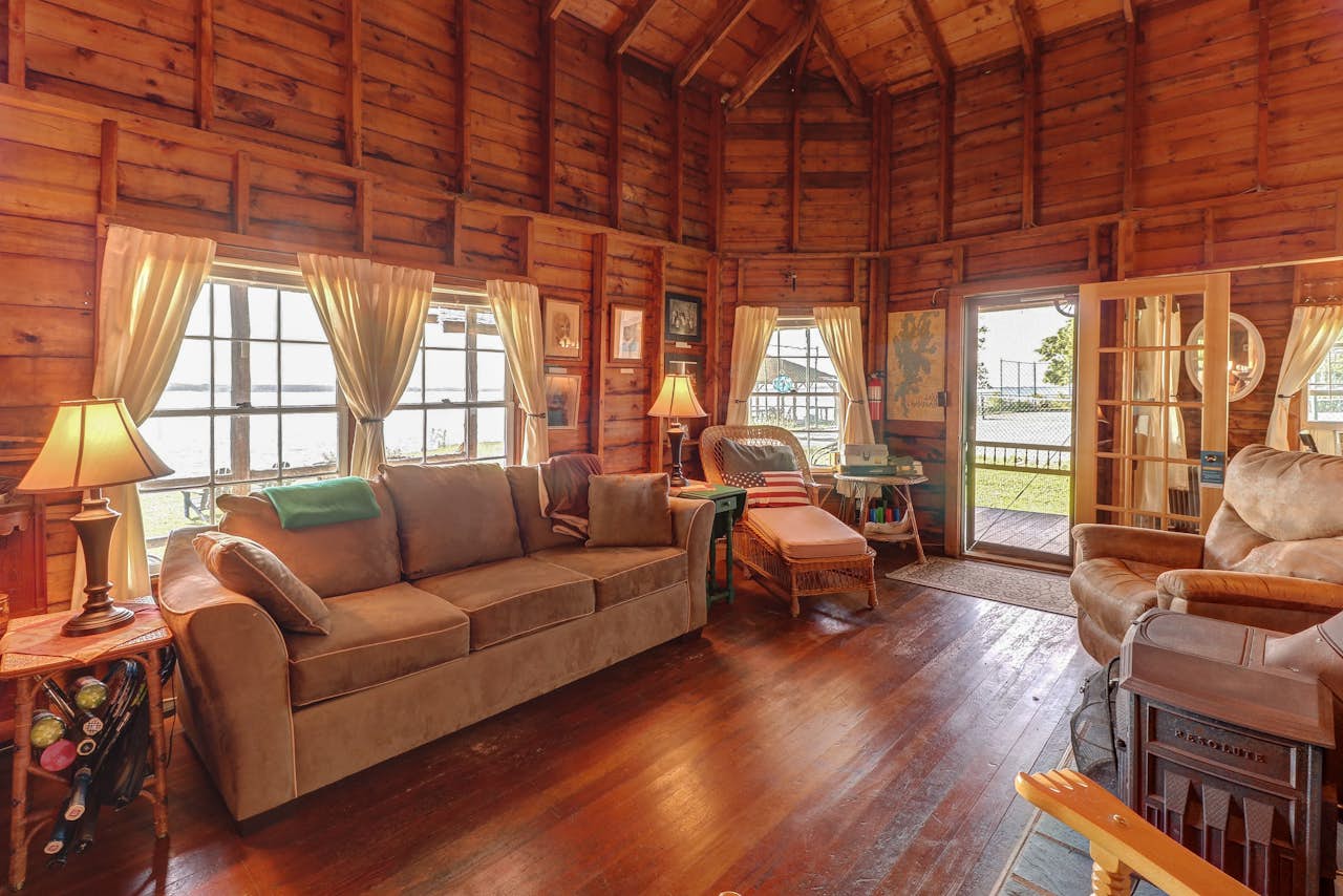 Vancies Cottage 2 BD Vacation Rental in Grand Isle, VT Vacasa