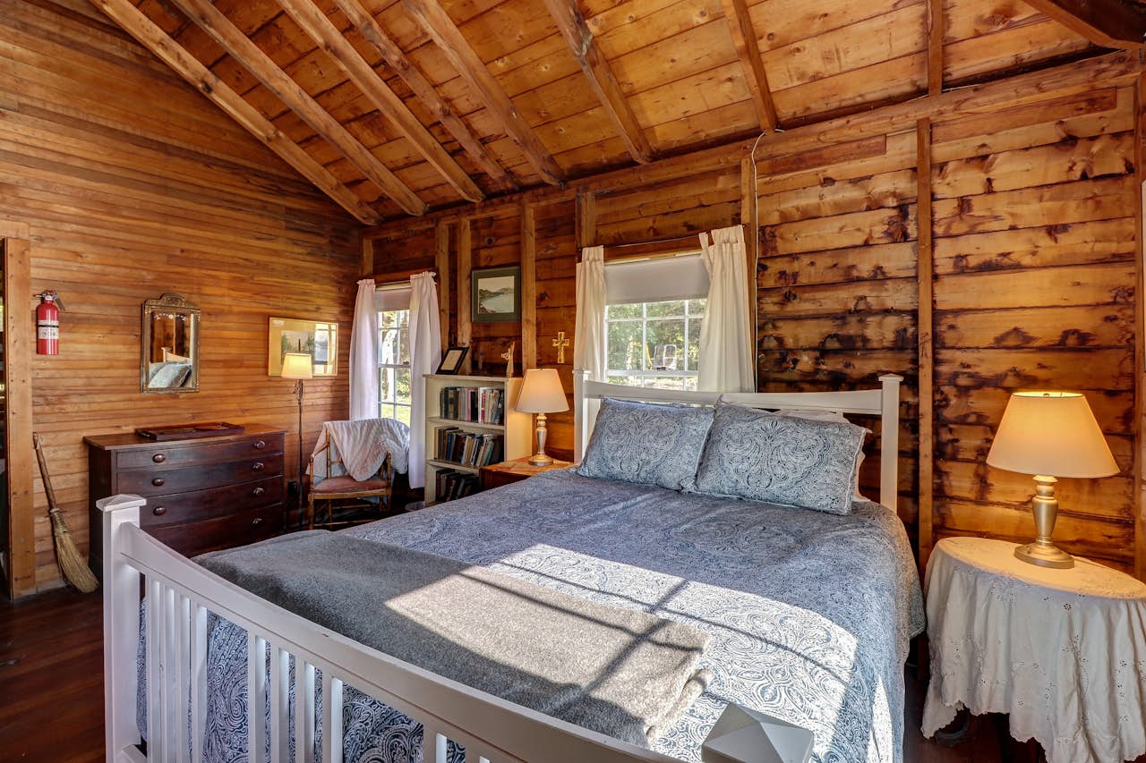 Vancies Cottage 2 BD Vacation Rental in Grand Isle, VT Vacasa