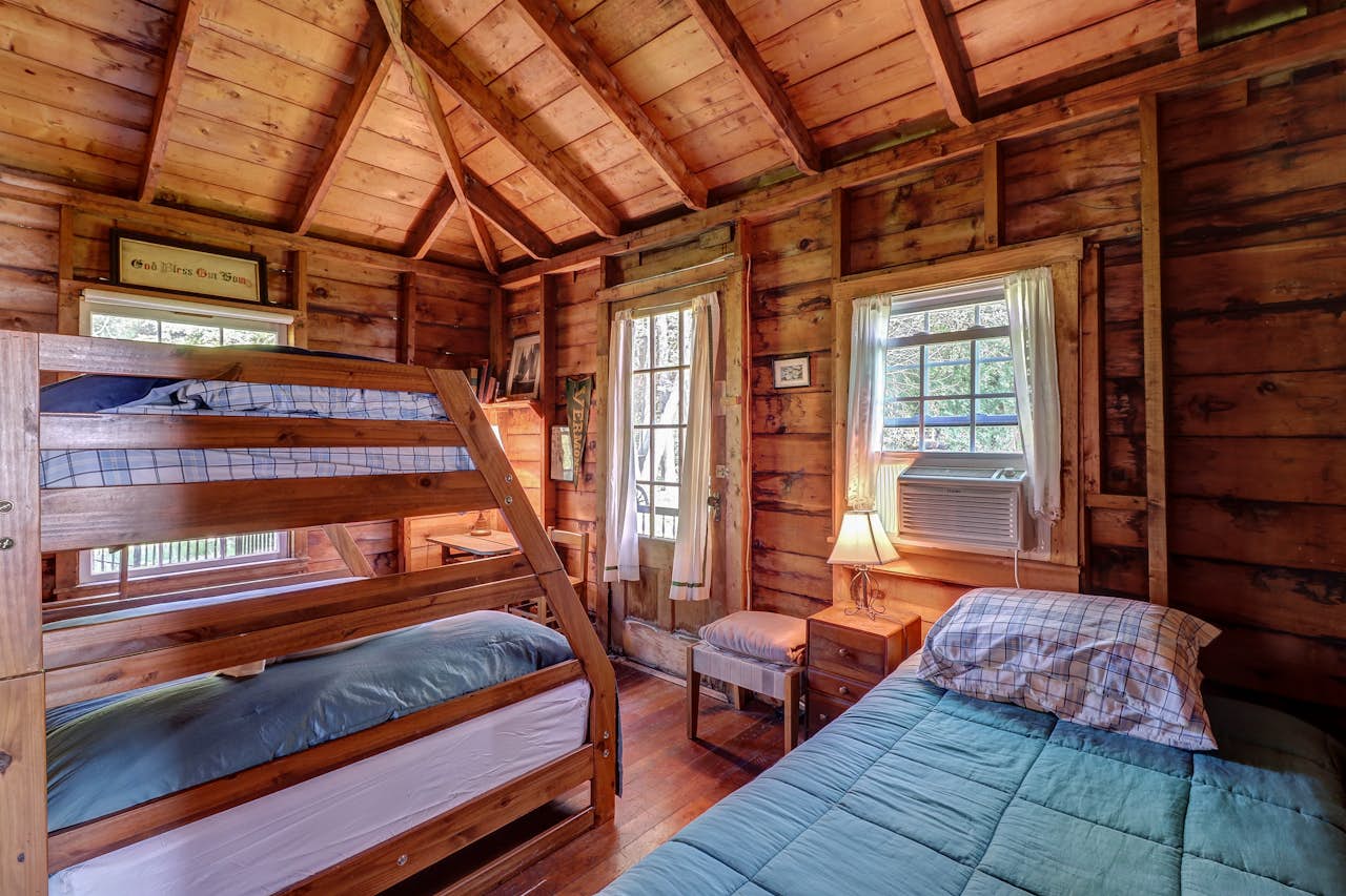 Vancies Cottage 2 BD Vacation Rental in Grand Isle, VT Vacasa