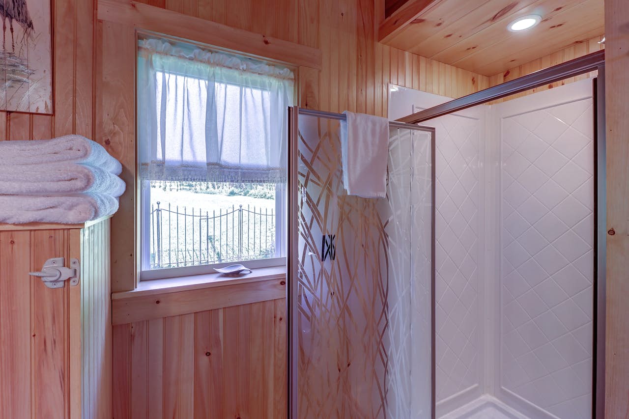 Vancies Cottage 2 BD Vacation Rental in Grand Isle, VT Vacasa