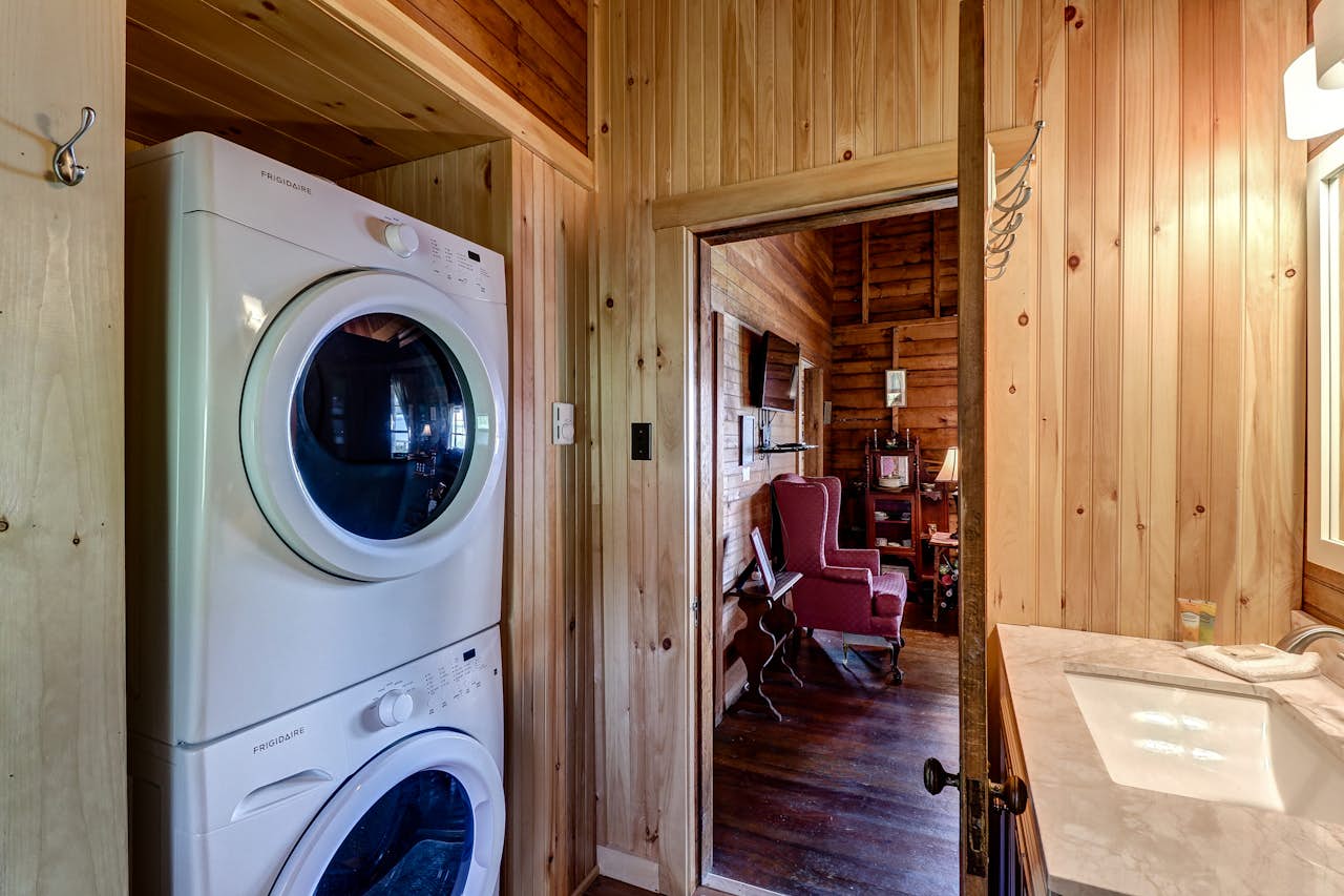 Vancies Cottage 2 BD Vacation Rental in Grand Isle, VT Vacasa