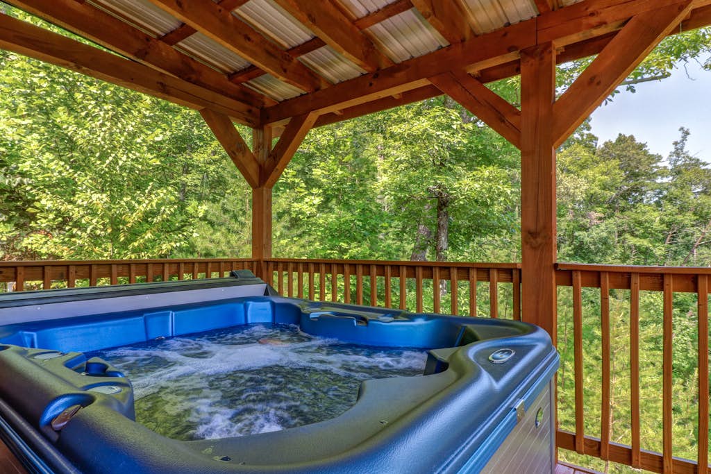 Smoky Mtn Cabin RetreatใปHot TubใปGame RoomใปViews โ Sevierville, TN โ vacation rental