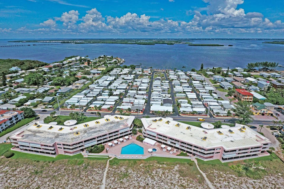 Anna Maria Island Club 40 | 2 BD Vacation Rental in Bradenton Beach, FL