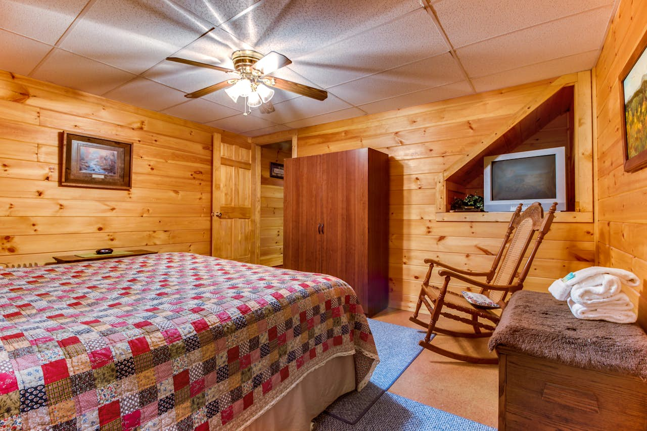 Amazing Grace Cabin | 4 BD Vacation Rental in Sevierville, TN | Vacasa