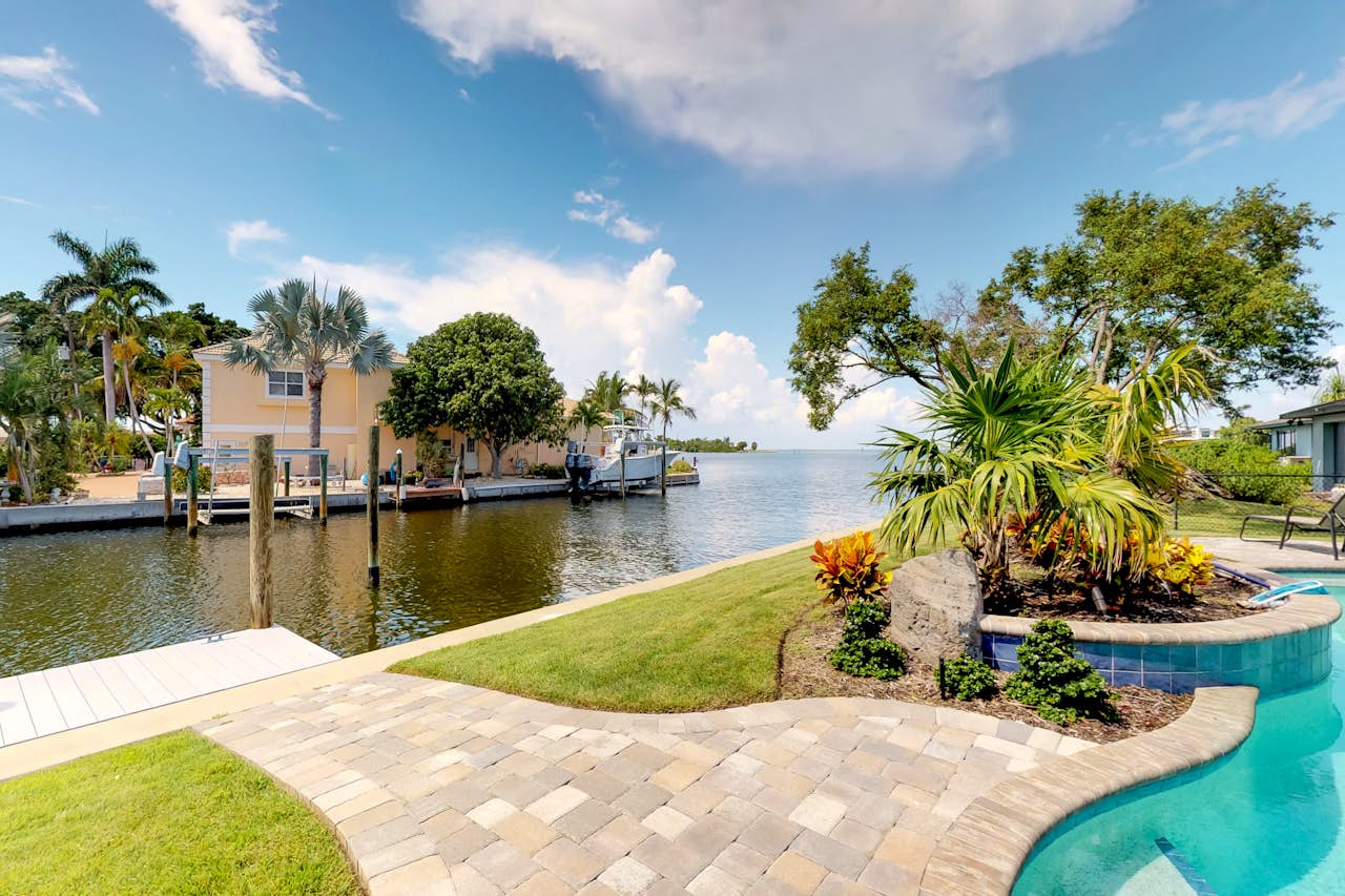 3 Oars 4 BD Vacation Rental in Holmes Beach, FL Vacasa