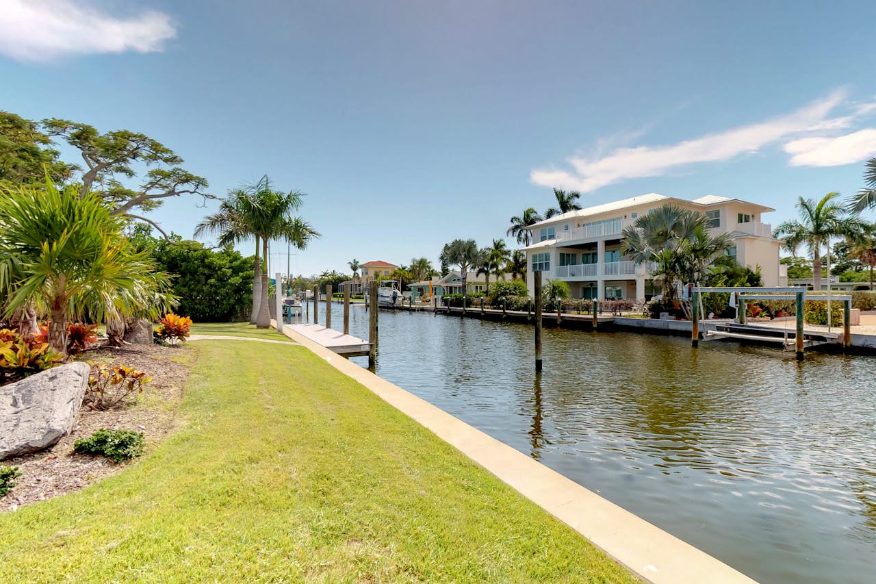 3 Oars 4 BD Vacation Rental in Holmes Beach, FL Vacasa