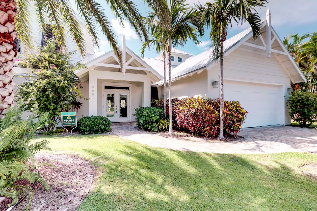 3 Oars 4 BD Vacation Rental in Holmes Beach, FL Vacasa