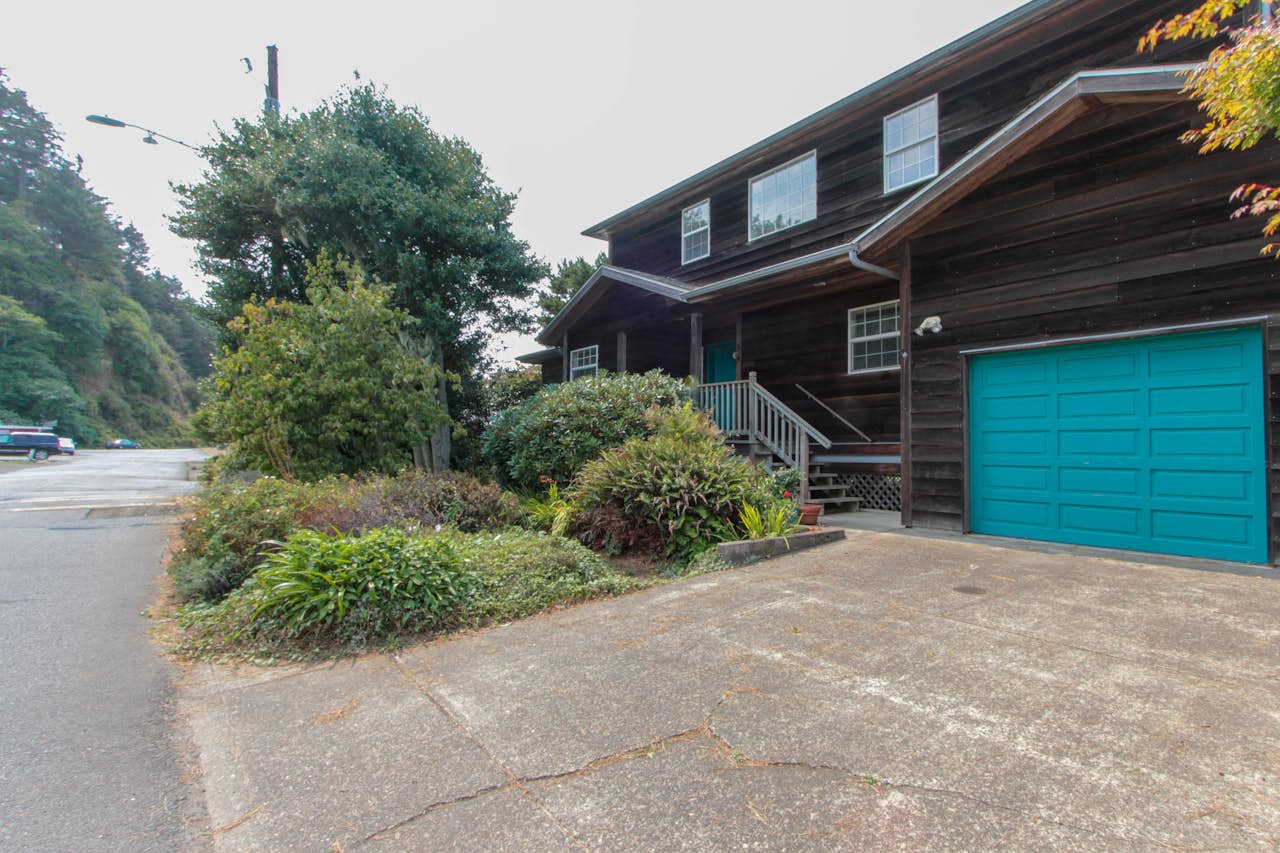 The Shideler House 3 BD Vacation Rental in Waldport, OR Vacasa