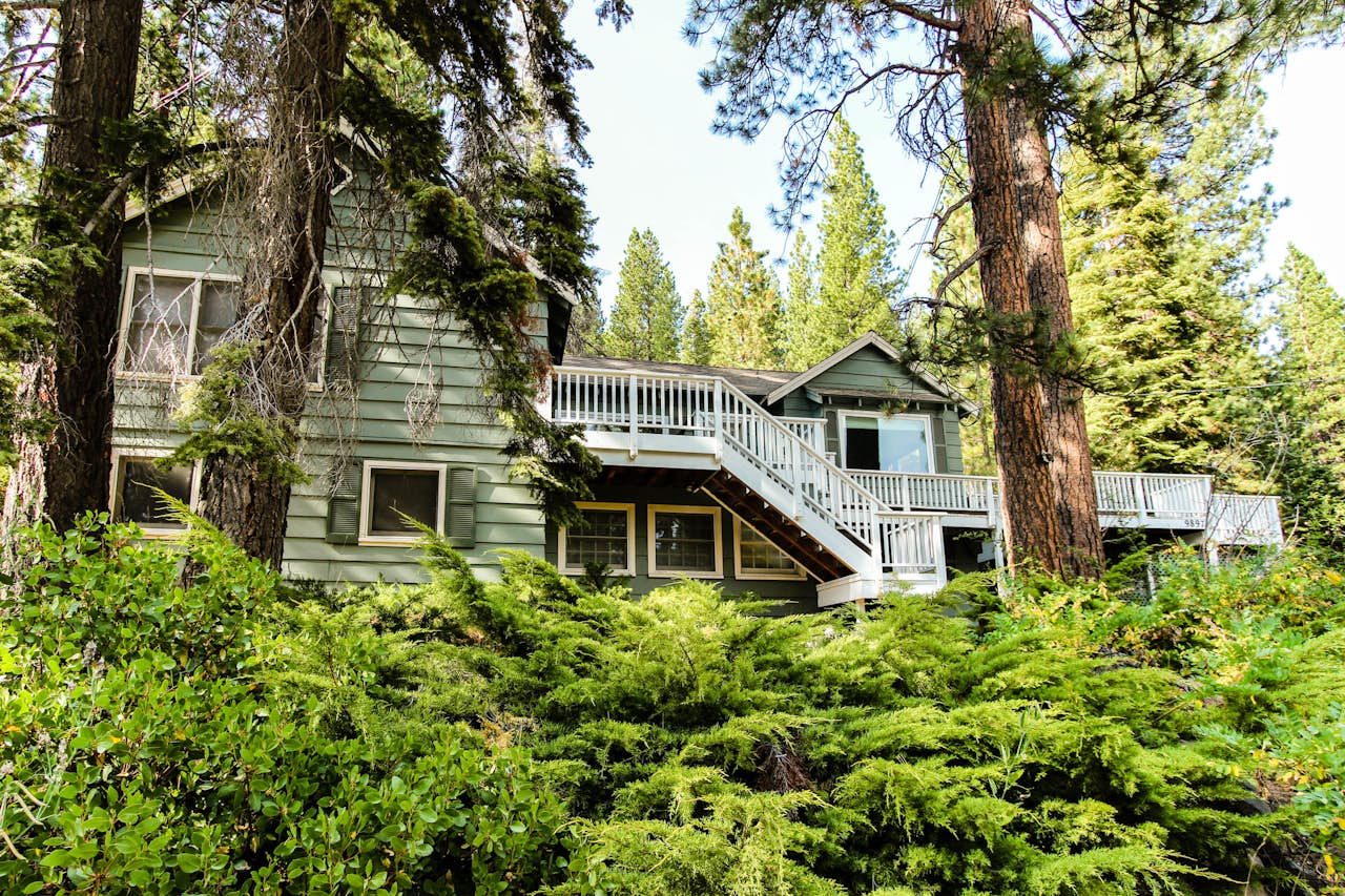 Pier Street Old Brockway Classic with Hot Tub 4 BD Vacation Rental in