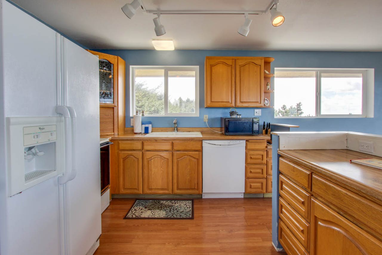 Bandon Bluff House 2 BD Vacation Rental in Bandon, OR Vacasa