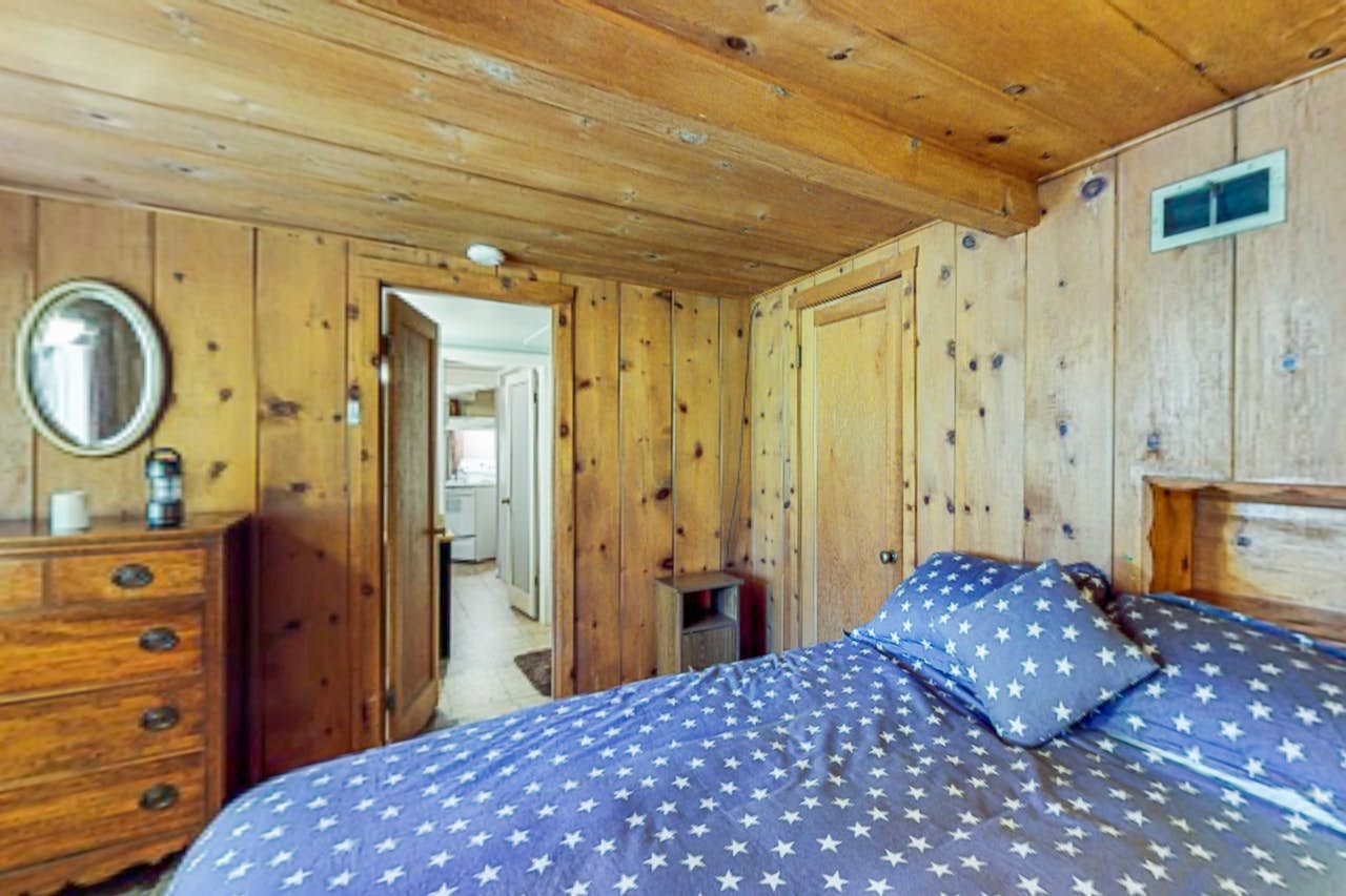 Pier Street Old Brockway Classic with Hot Tub 4 BD Vacation Rental in