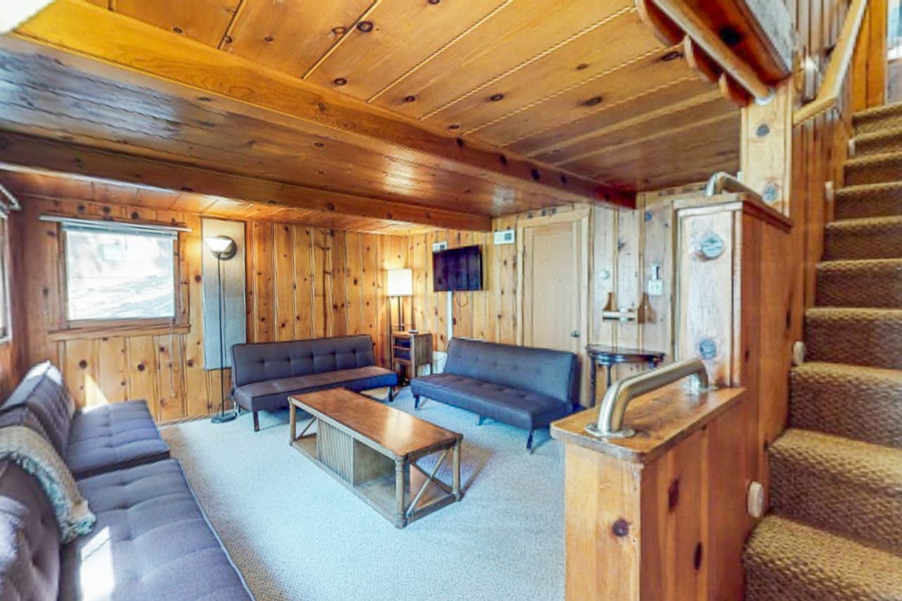 Pier Street Old Brockway Classic with Hot Tub 4 BD Vacation Rental in