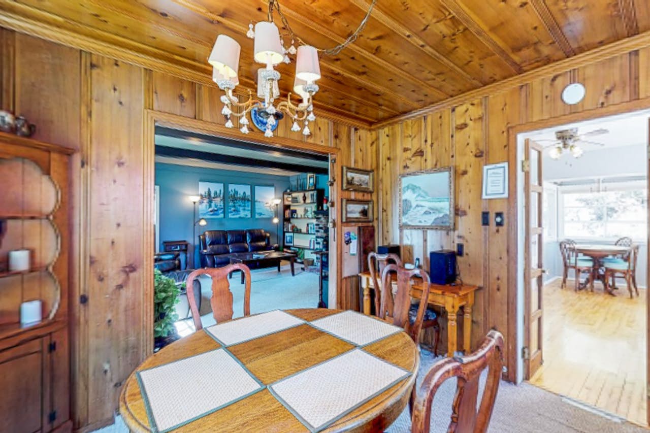 Pier Street Old Brockway Classic with Hot Tub 4 BD Vacation Rental in