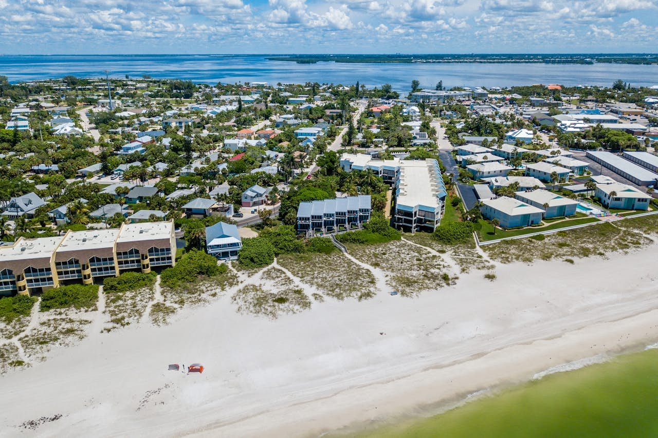 Hidden Cove Unit 3 2 BD Vacation Rental in Holmes Beach, FL Vacasa