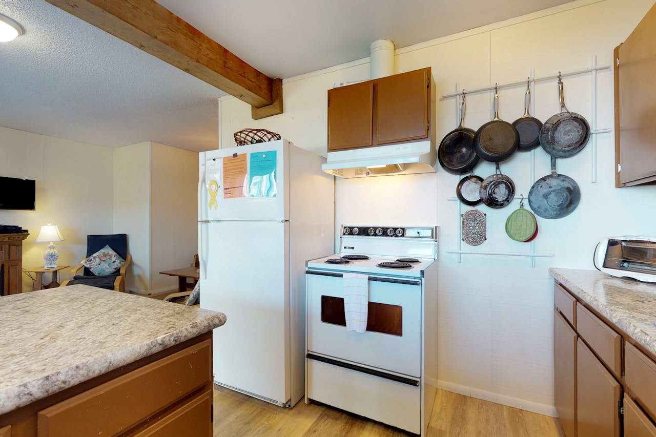 Beach Retreat Lower Retreat 2 BD Vacation Rental in Newport, OR