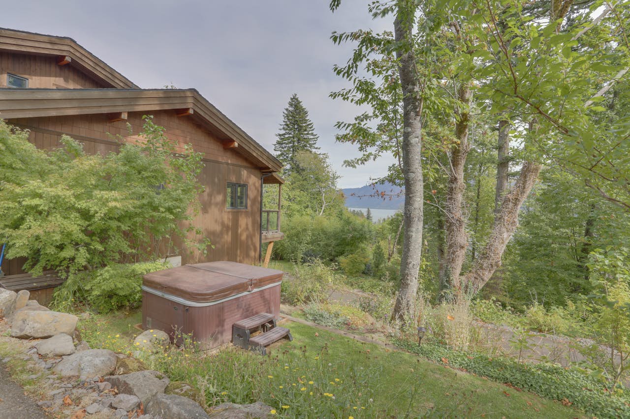 Cascadia Tree House 4 BD Vacation Rental in Washougal, WA Vacasa