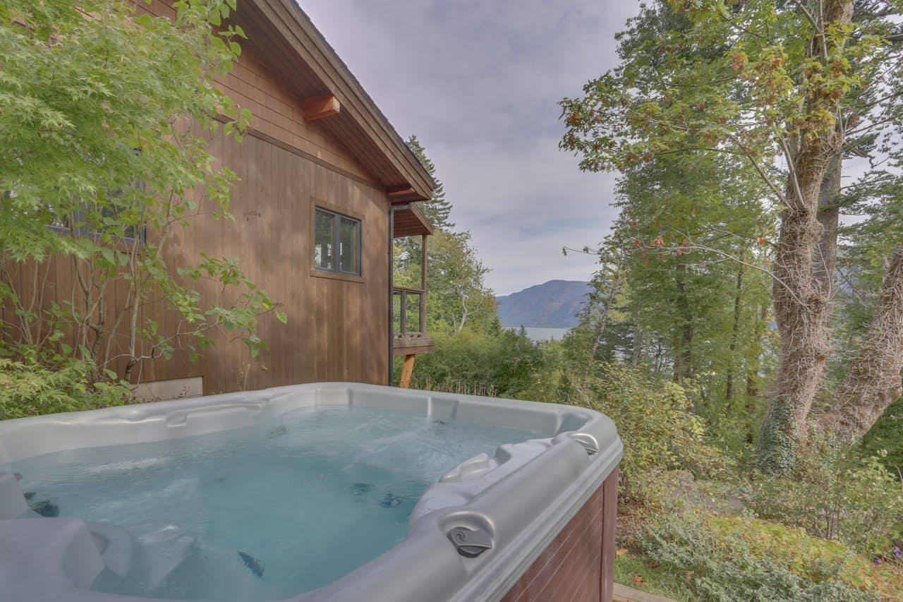 Cascadia Tree House 4 BD Vacation Rental in Washougal, WA Vacasa