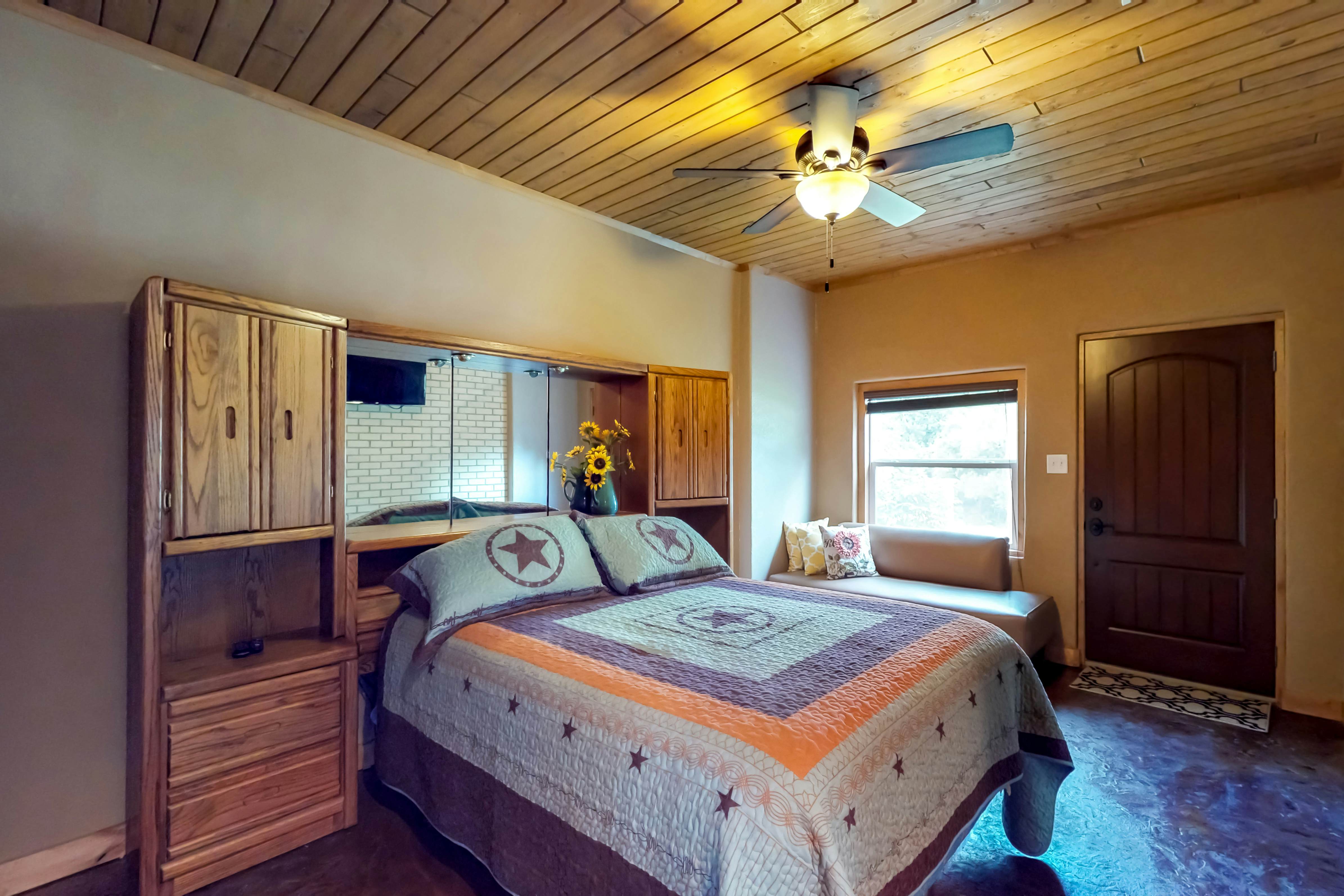 Arva's Retreat 2 BD TX Vacation Rental Vacasa