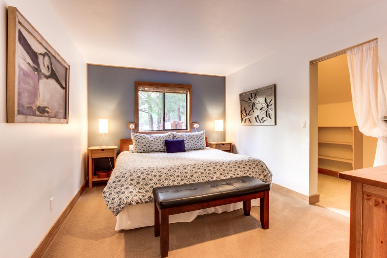 Sisters Tollgate Retreat with Hot Tub & WiFi 2 BD Vacation Rental in