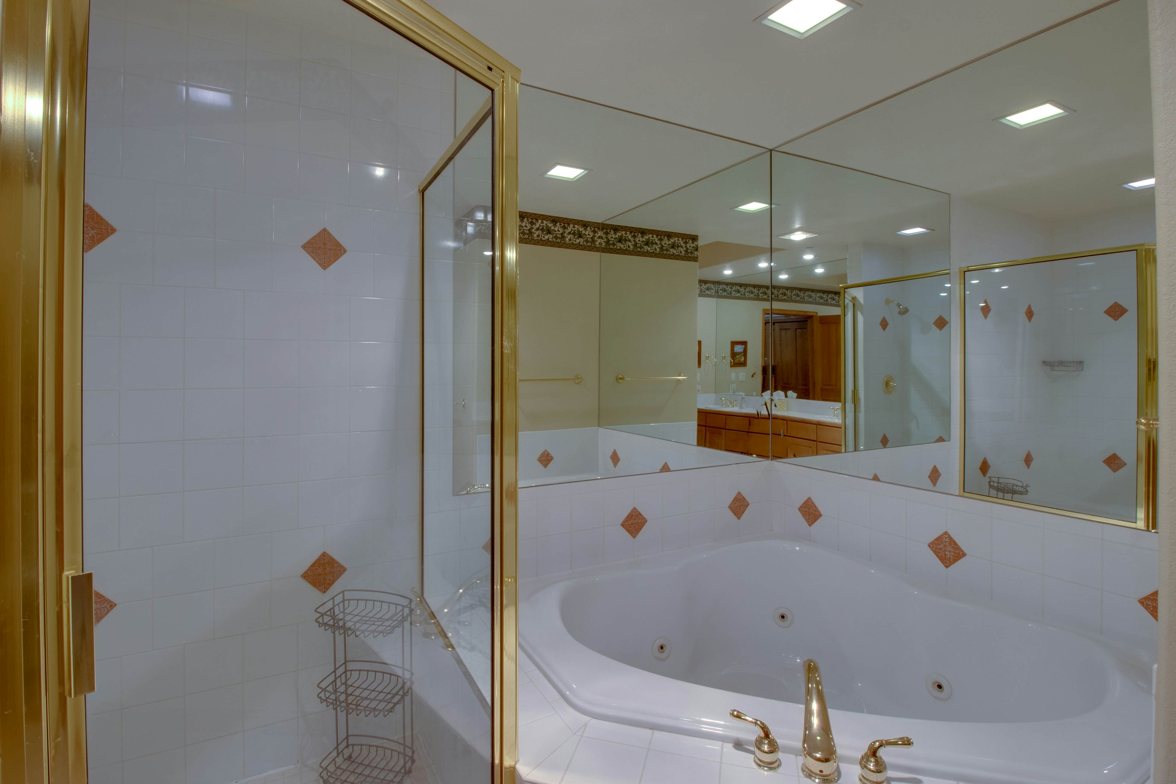 Spruce Tree Lodge #208