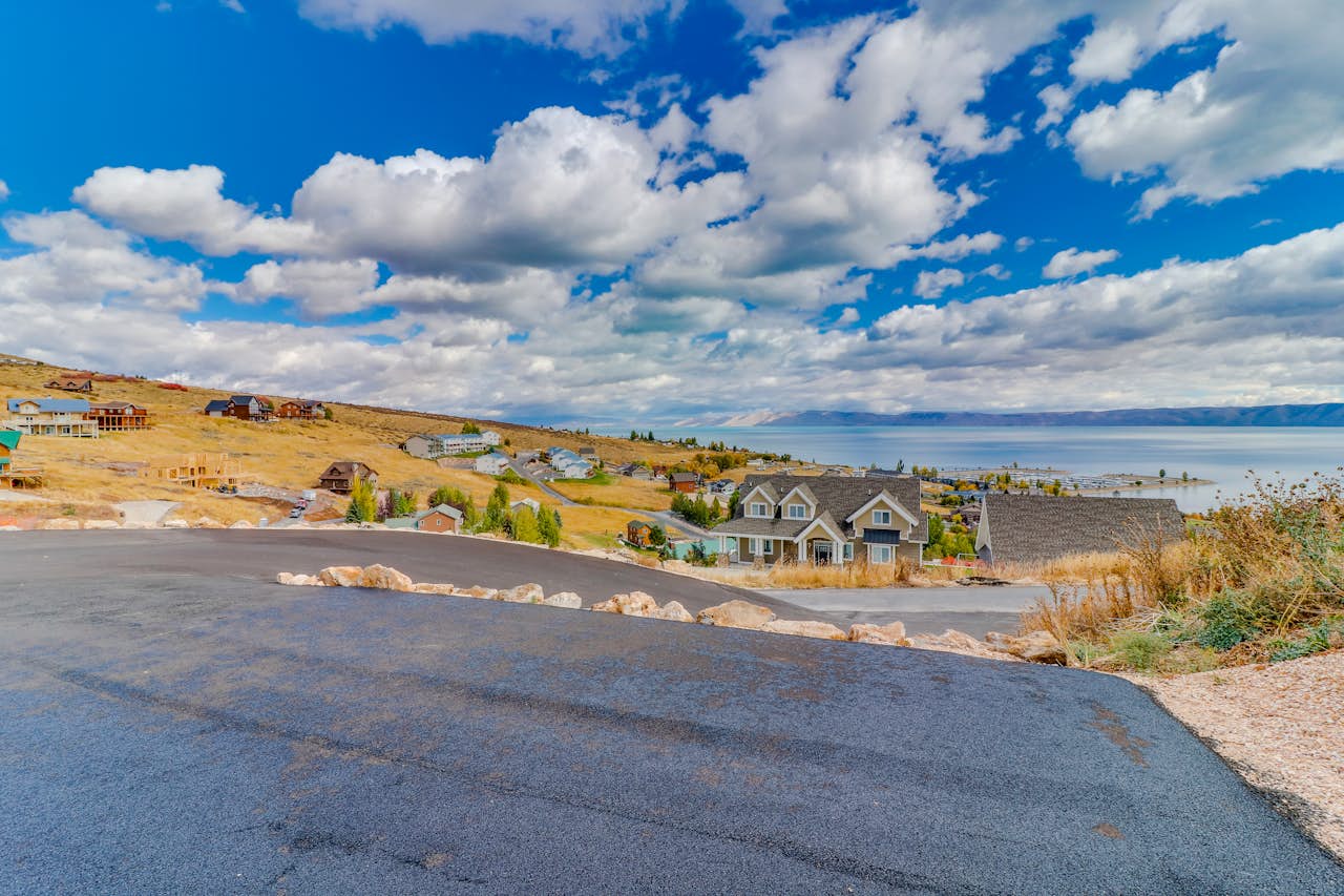 cabin overlooking the harbor - garden city, ut