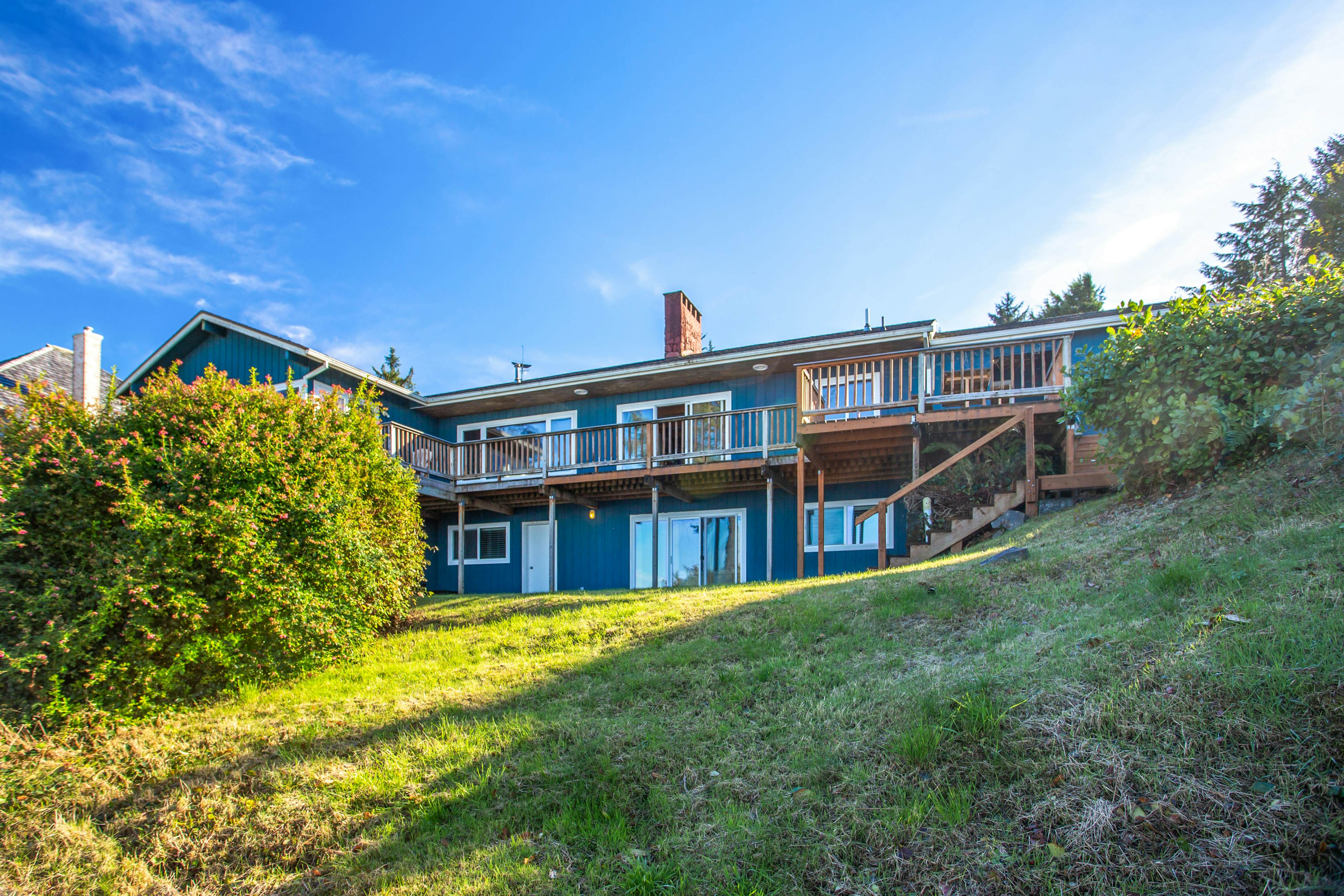 Spectacular Seaside Surf-View Home