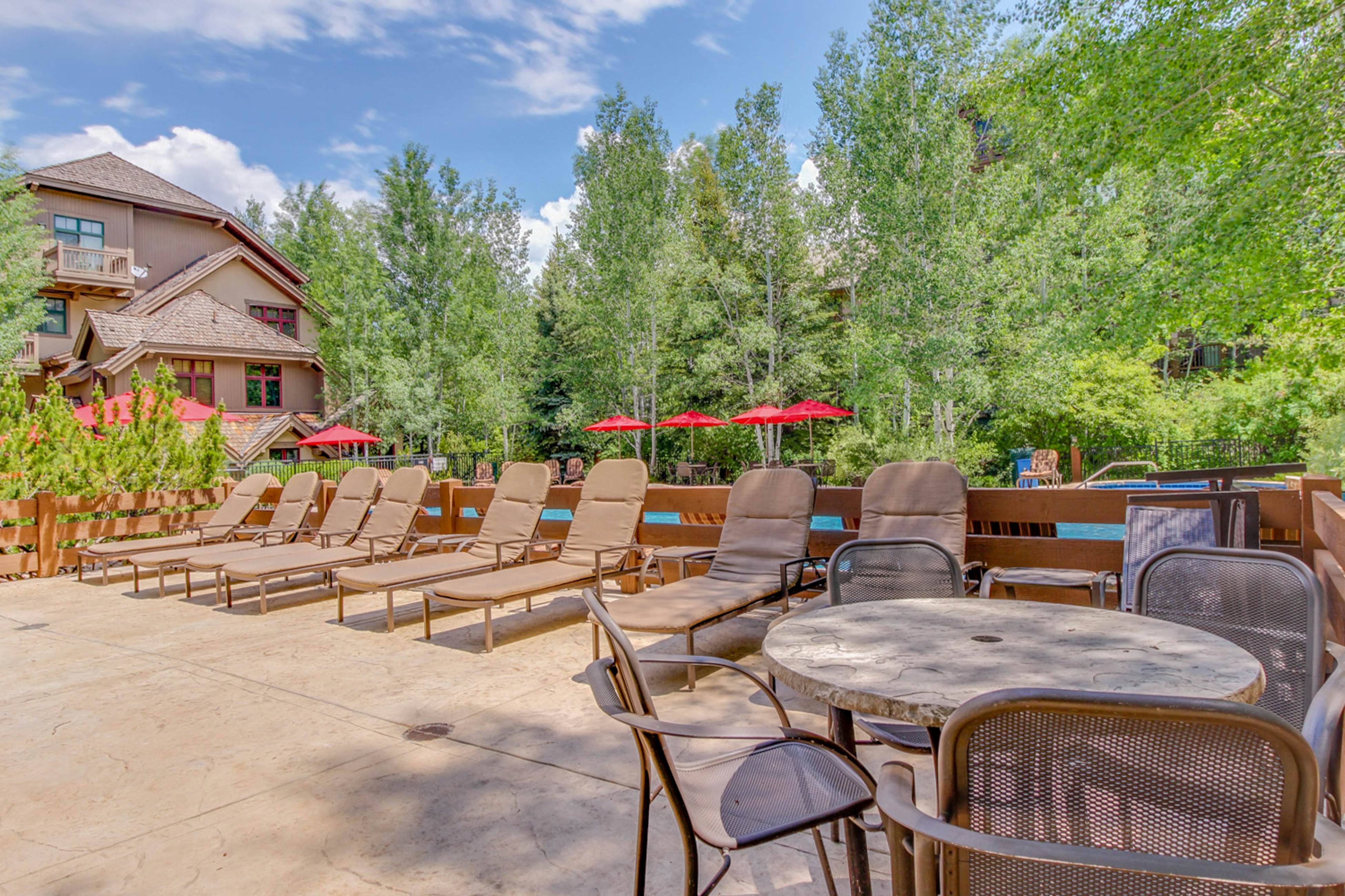 Spruce Tree Lodge #208