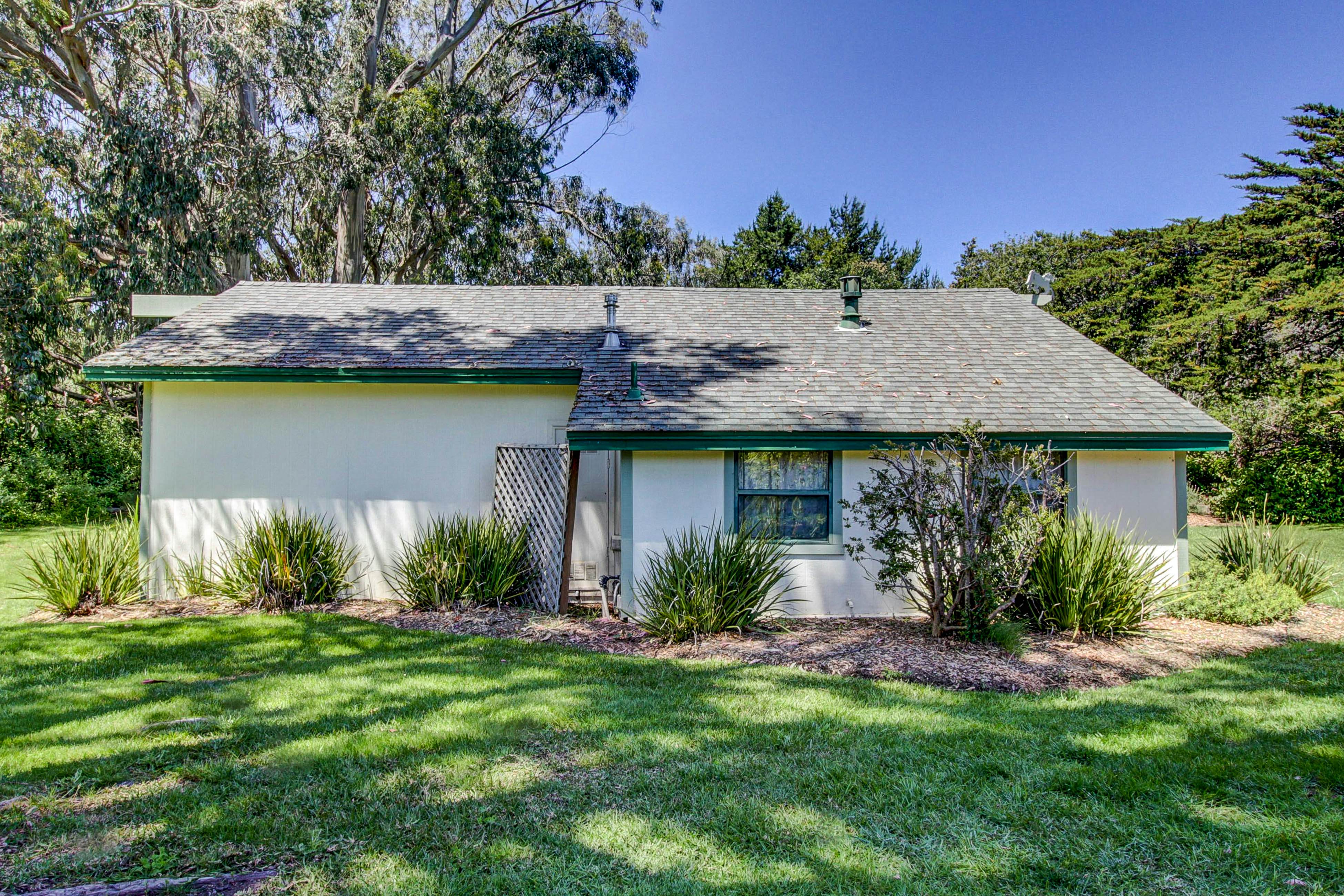 Mendocino Dunes Dune Flower 1 BD Fort Bragg, CA Vacation Rental