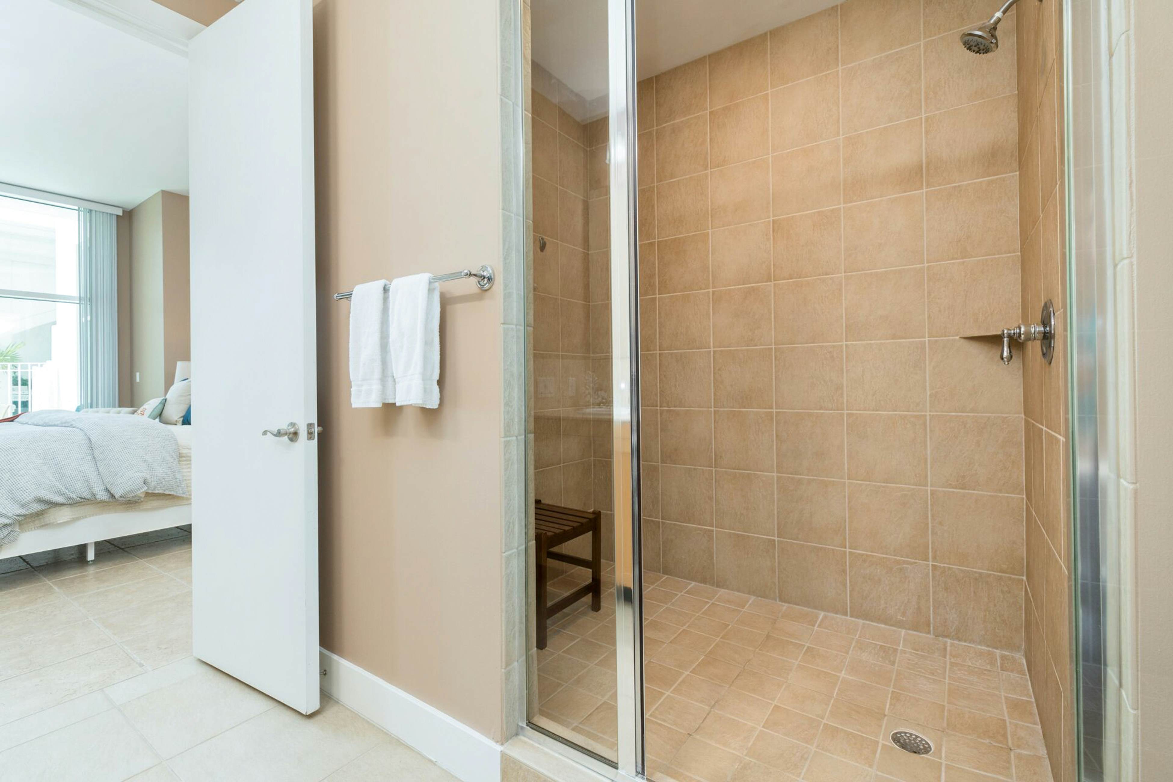 Emerald By The Sea #603