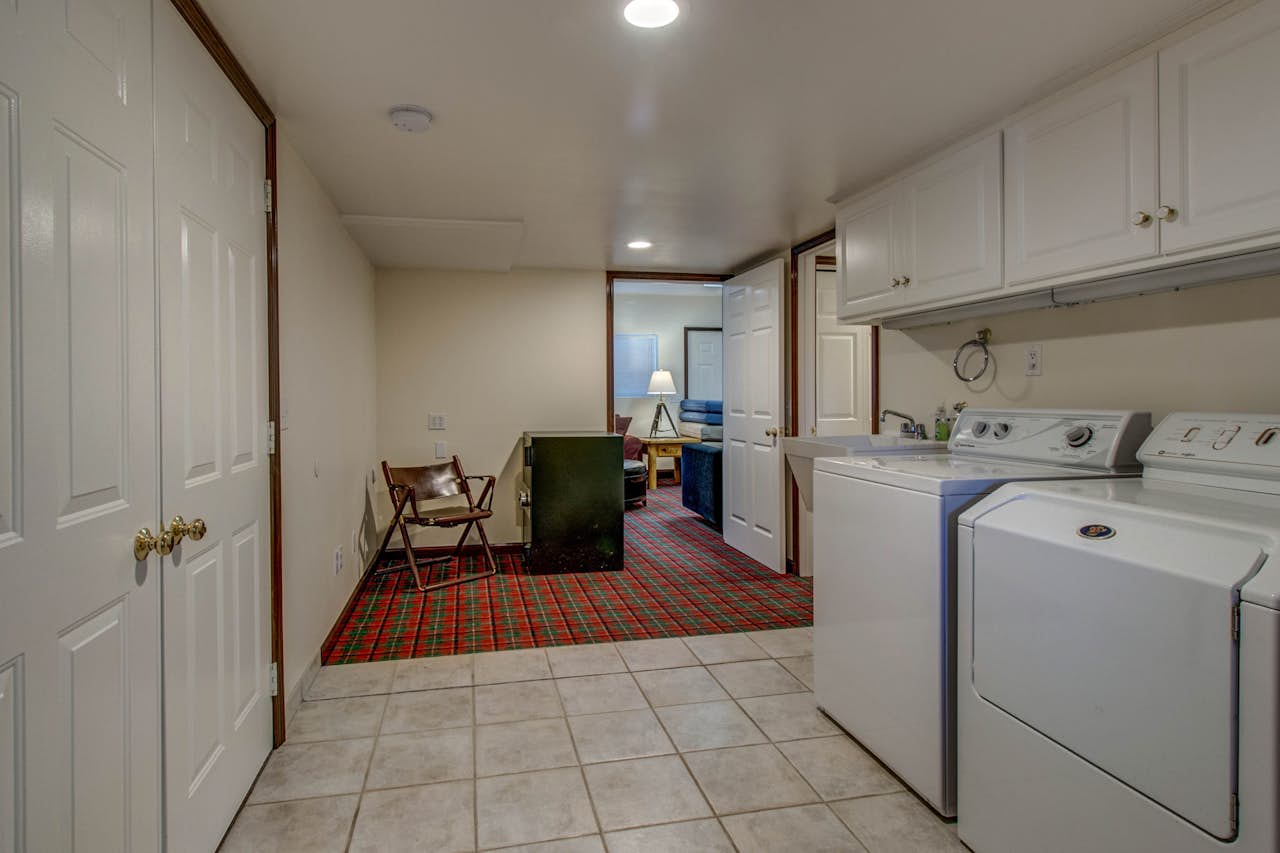 Fort Bragg Family Night's Rest 5 BD Vacation Rental in Fort Bragg, CA