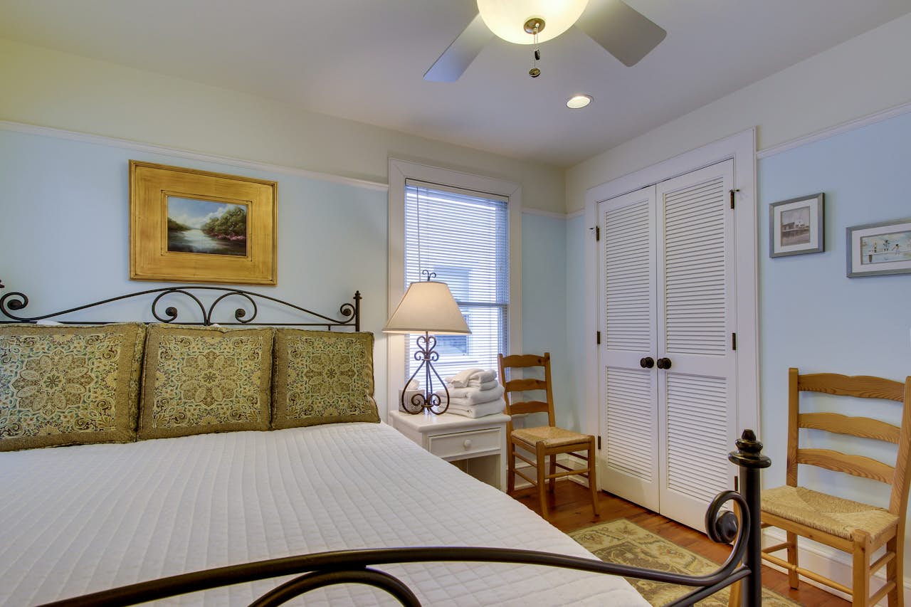 Frederica Cottage 3 BD Vacation Rental in St. Simons Island, GA Vacasa