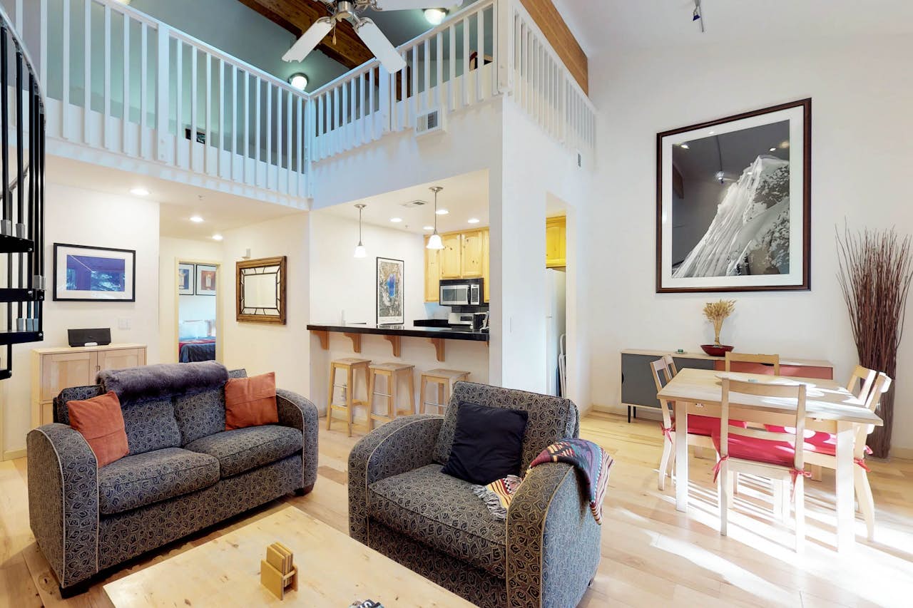 Squaw Valley Ski Flat 56 3 BD Vacation Rental in Squaw Valley, CA