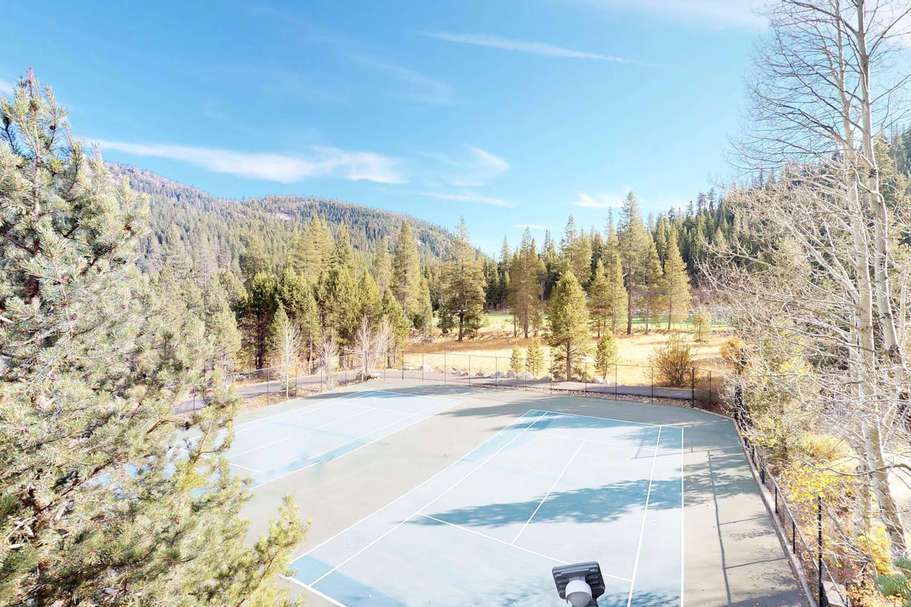 Squaw Valley Ski Flat 56 3 BD Vacation Rental in Squaw Valley, CA Vacasa