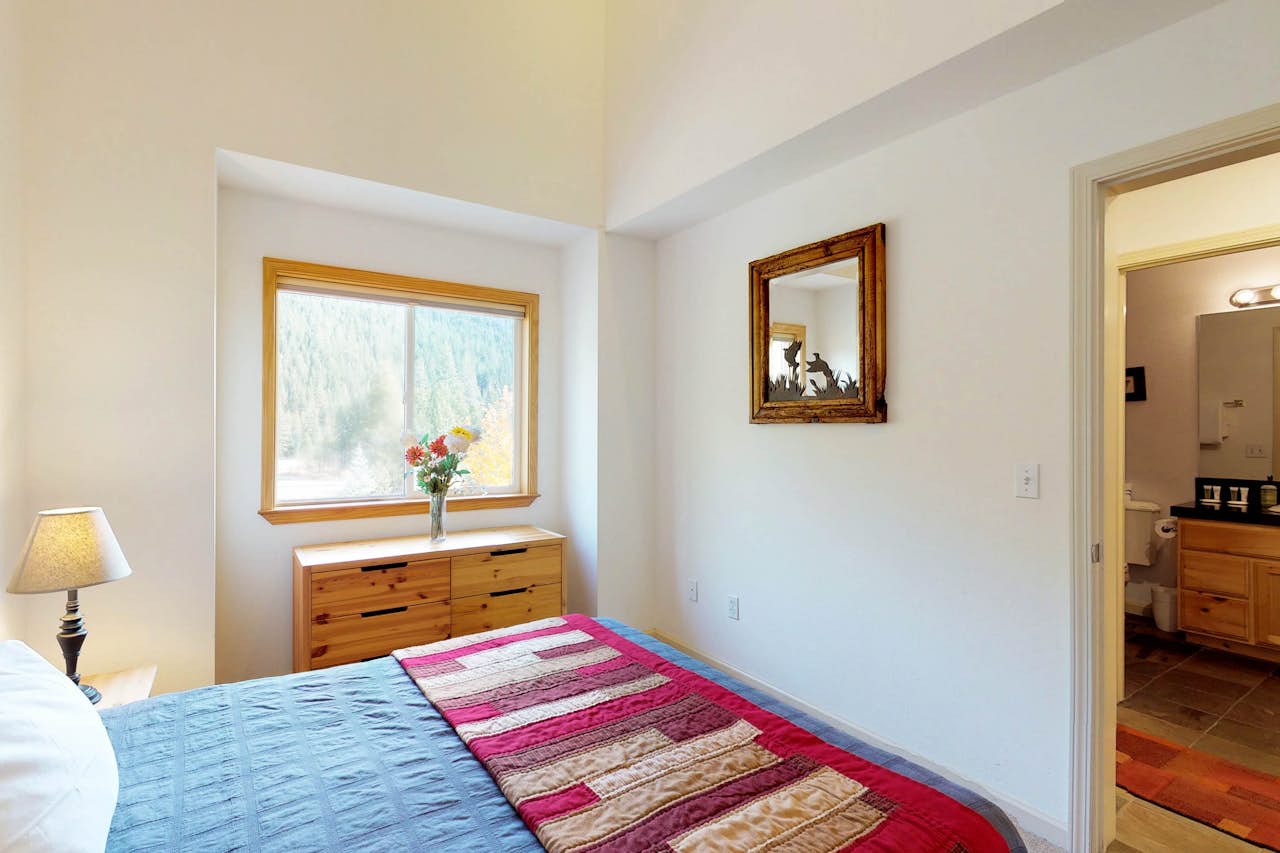 Squaw Valley Ski Flat 56 3 BD Vacation Rental in Squaw Valley, CA Vacasa