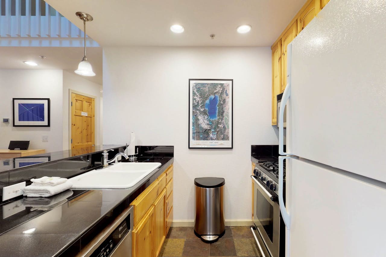 Squaw Valley Ski Flat 56 3 BD Vacation Rental in Squaw Valley, CA Vacasa