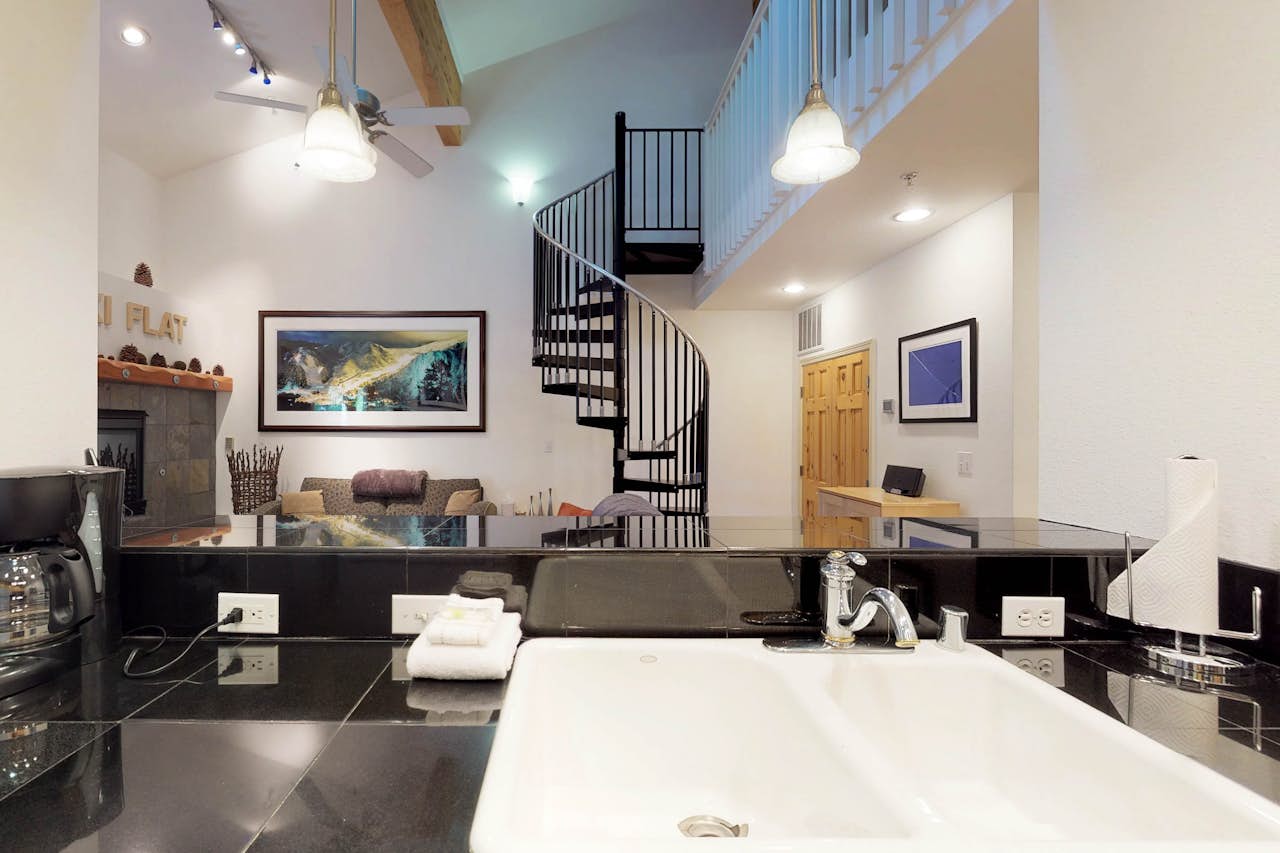 Squaw Valley Ski Flat 56 3 BD Vacation Rental in Squaw Valley, CA