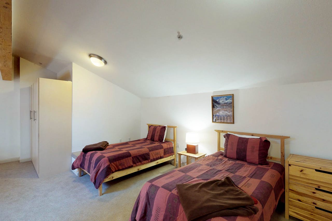 Squaw Valley Ski Flat 56 3 BD Vacation Rental in Squaw Valley, CA