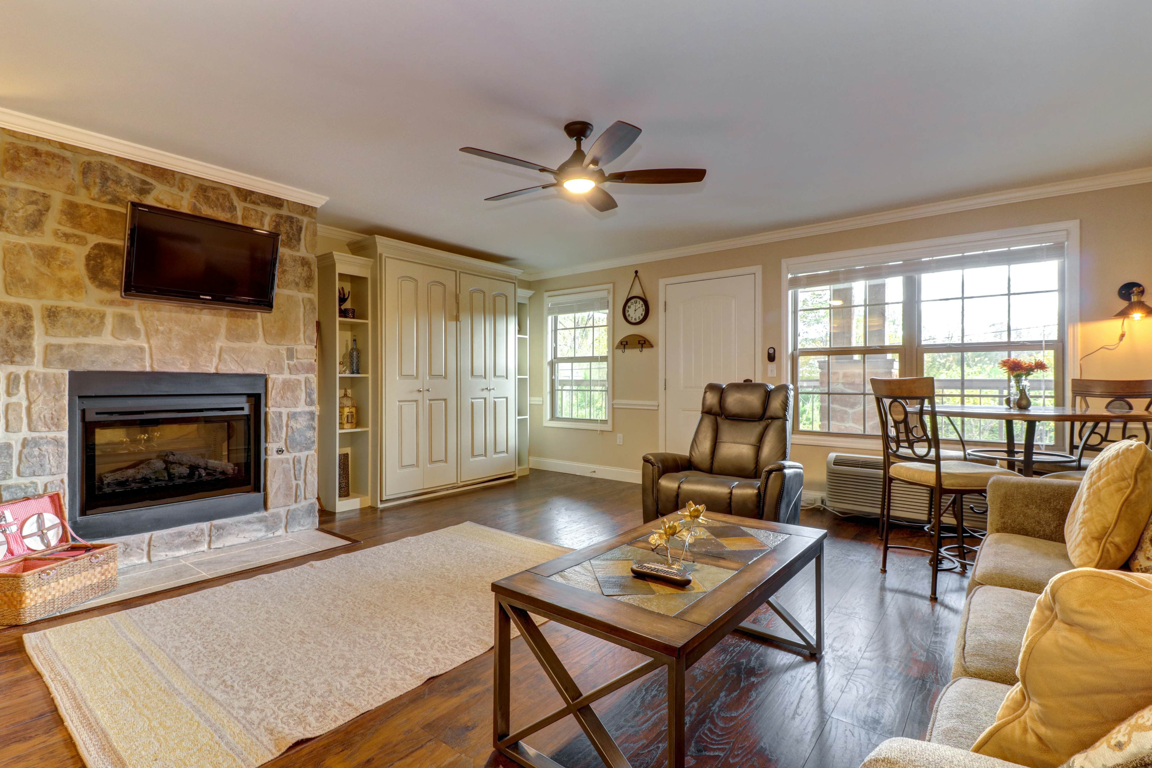 Cades Cove Landing Condo Little River Loft 0 BD Townsend, TN